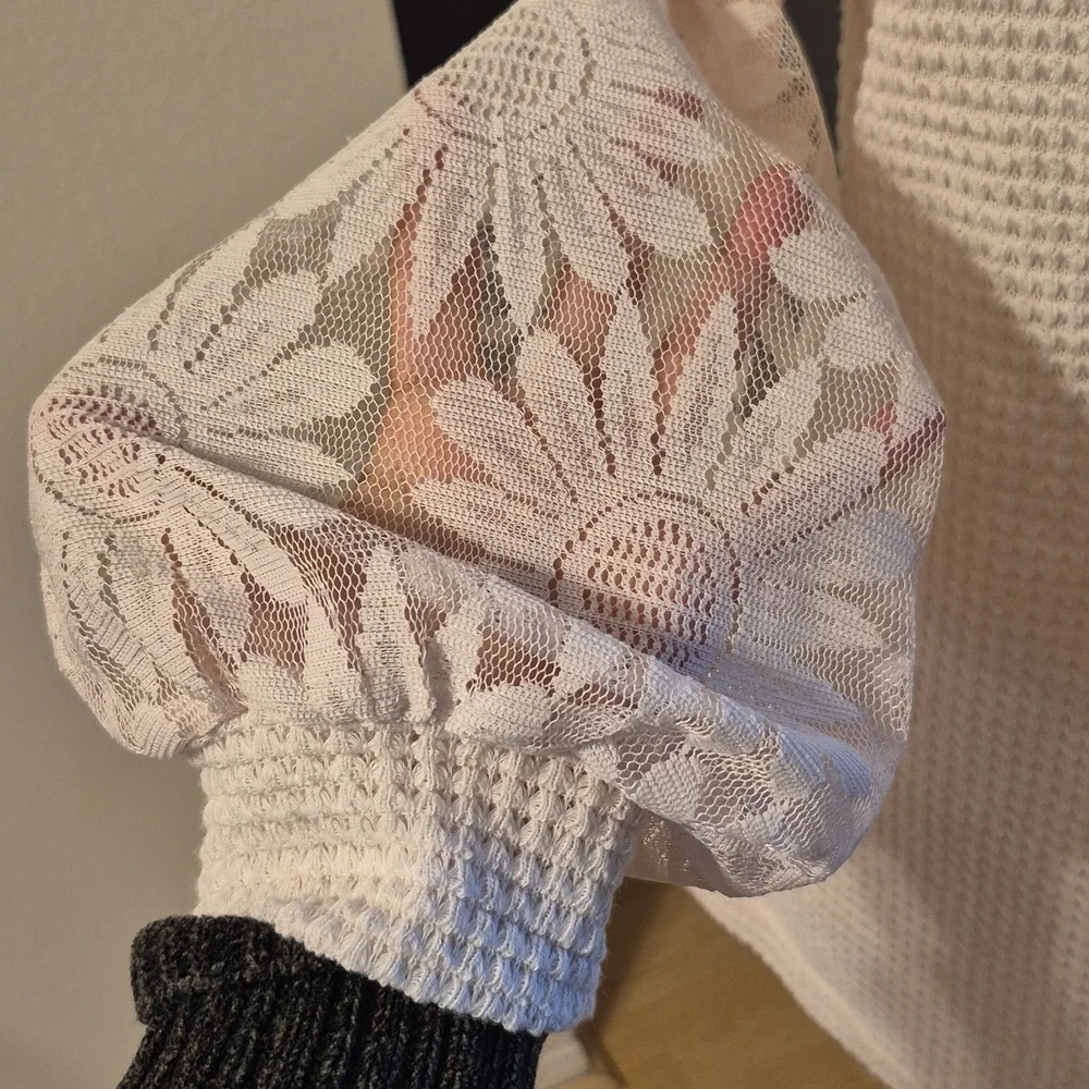 Mod Boutique Modern & Unique Off White Waffle Knit & Lace Sleeves